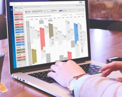 Dall’Excel compilato a mano a un piano digitale: due stabilimenti, zero fogli sparsi.