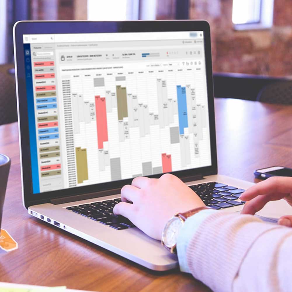 Dall’Excel compilato a mano a un piano digitale: due stabilimenti, zero fogli sparsi.